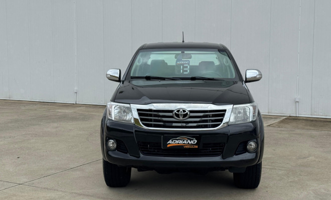 Hilux CD SRV 4x4 2.7 Aut. 2013 FLEX - A Lenda das Picapes, Pronta para Qualquer Desafio!-1