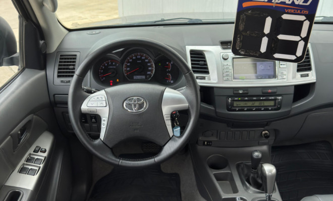 Hilux CD SRV 4x4 2.7 Aut. 2013 FLEX - A Lenda das Picapes, Pronta para Qualquer Desafio!-9