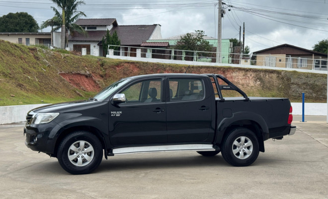 Hilux CD SRV 4x4 2.7 Aut. 2013 FLEX - A Lenda das Picapes, Pronta para Qualquer Desafio!-15