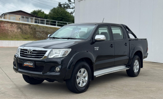 Hilux CD SRV 4x4 2.7 Aut. 2013 FLEX - A Lenda das Picapes, Pronta para Qualquer Desafio!
