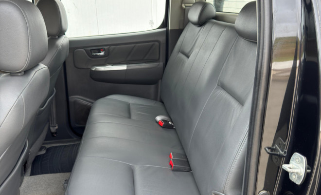 Hilux CD SRV 4x4 2.7 Aut. 2013 FLEX - A Lenda das Picapes, Pronta para Qualquer Desafio!-8