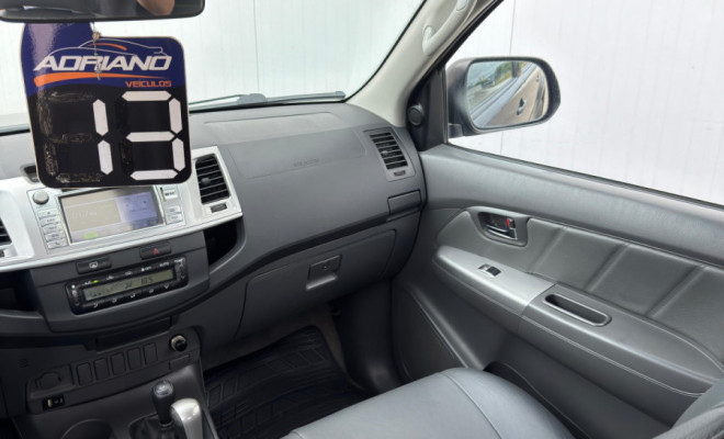 Hilux CD SRV 4x4 2.7 Aut. 2013 FLEX - A Lenda das Picapes, Pronta para Qualquer Desafio!-12