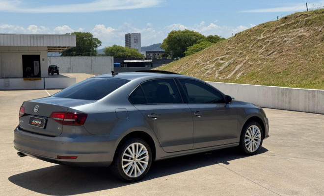 JETTA Comfortline 1.4 TSI Aut. 2017 - 94 mil km + Teto Solar + Pacote Exclusive!-2
