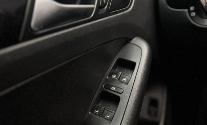 VW - VolksWagen JETTA Comfortline 2.0 T.Flex 8V 4p Tipt. 2014 Flex-5