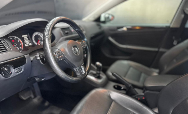 VW - VolksWagen JETTA Comfortline 2.0 T.Flex 8V 4p Tipt. 2014 Flex-6