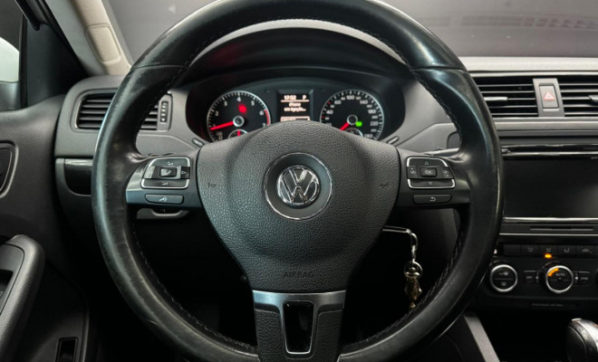 VW - VolksWagen JETTA Comfortline 2.0 T.Flex 8V 4p Tipt. 2014 Flex-8