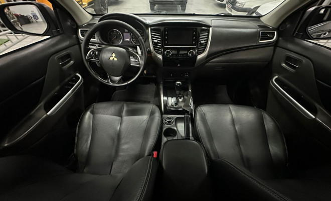 Mitsubishi L200 Triton Sport HPE 2.4 CD Diesel Aut. 2018 Flex-4
