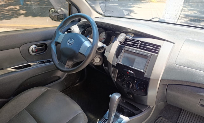 Nissan LIVINA S 1.8 16V Flex Fuel Aut. 2014 Flex-8