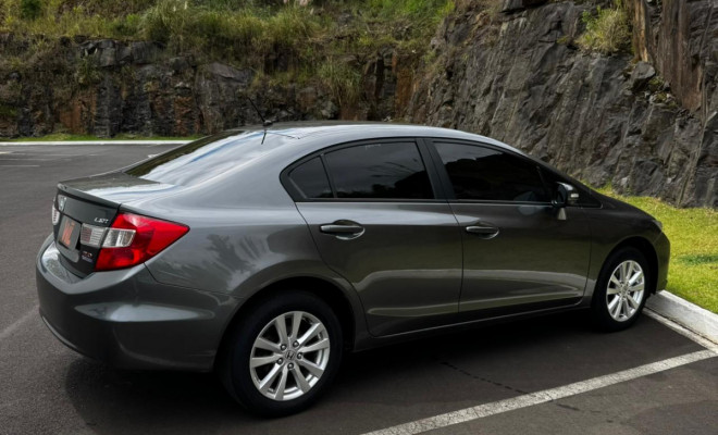 Honda Civic Sedan LXR 2.0 Flexone 16V Aut. 4p 2014 Flex-2