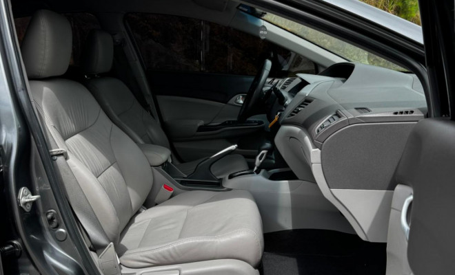 Honda Civic Sedan LXR 2.0 Flexone 16V Aut. 4p 2014 Flex-4