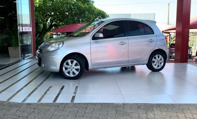 Nissan MARCH SV 1.6 16V Flex Fuel 2013 Flex