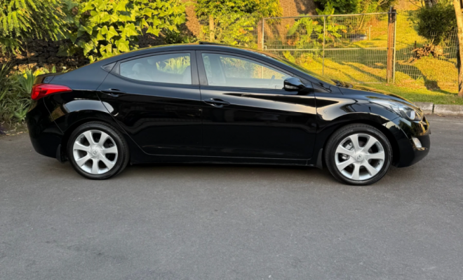 Hyundai Elantra GLS 1.8 16V Aut. 2012 Gasolina-15