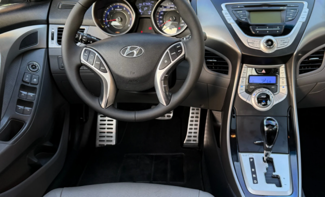 Hyundai Elantra GLS 1.8 16V Aut. 2012 Gasolina-7