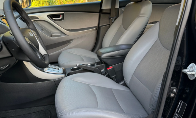 Hyundai Elantra GLS 1.8 16V Aut. 2012 Gasolina-9