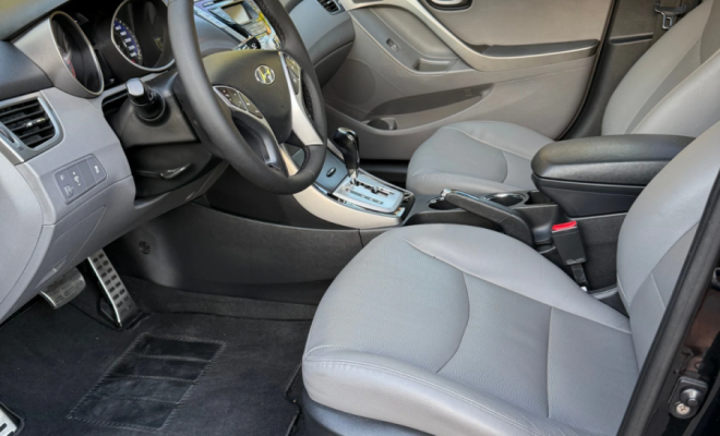 Hyundai Elantra GLS 1.8 16V Aut. 2012 Gasolina-8