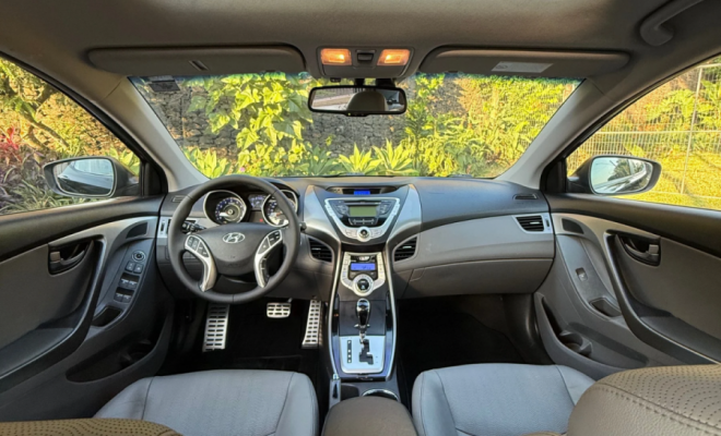 Hyundai Elantra GLS 1.8 16V Aut. 2012 Gasolina-4