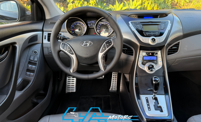 Hyundai Elantra GLS 1.8 16V Aut. 2012 Gasolina-6