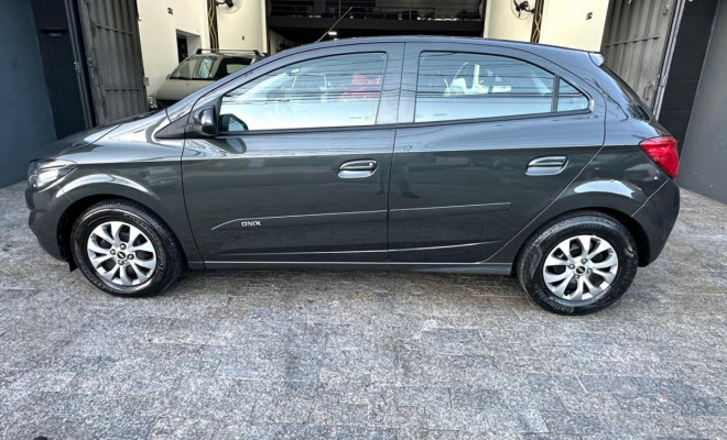 GM - Chevrolet ONIX HATCH LT 1.0 8V FlexPower 5p Mec. 2017 Flex-7