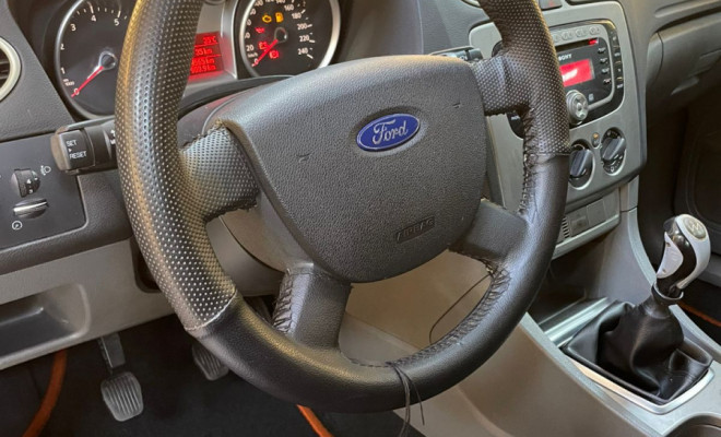 Ford Focus 2.0  2009 Flex  ÓTIMO ESPAÇO E CONFORTO-7