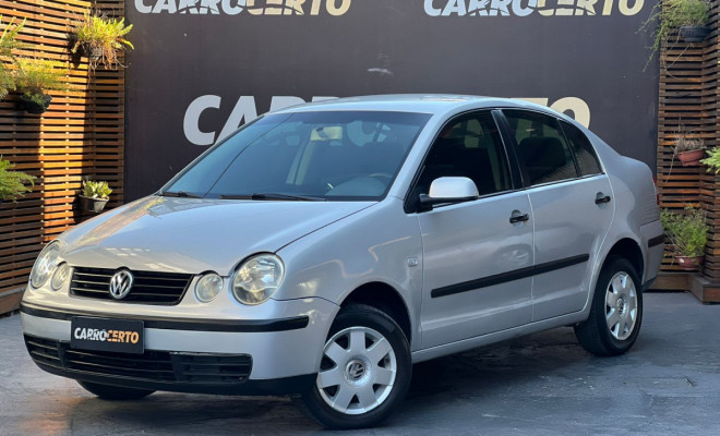 VW - VolksWagen Polo Sedan 1.6 2004  100% FINANCIADO