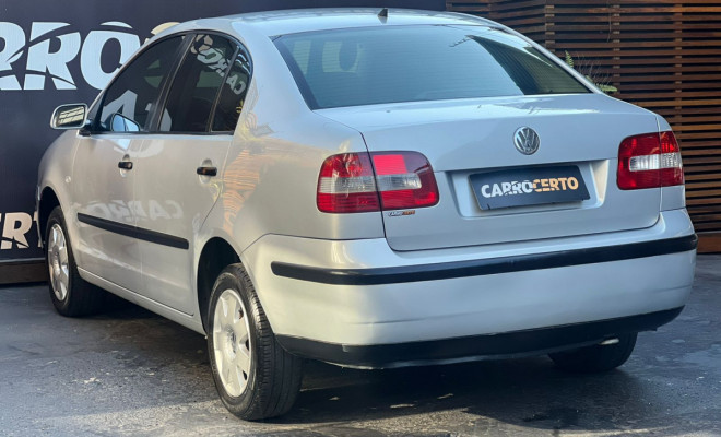 VW - VolksWagen Polo Sedan 1.6 2004  100% FINANCIADO-3