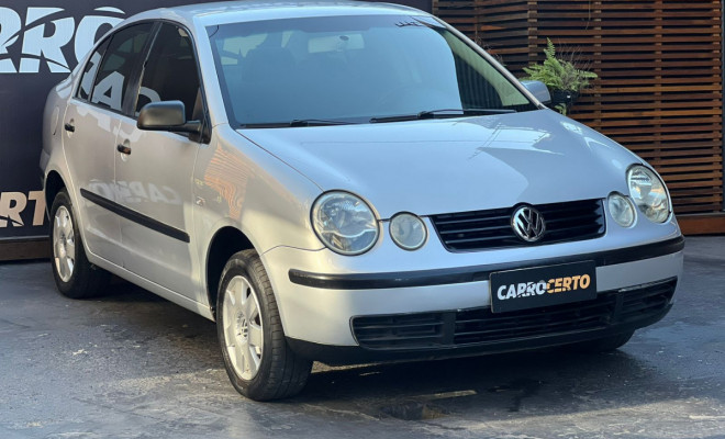 VW - VolksWagen Polo Sedan 1.6 2004  100% FINANCIADO-1