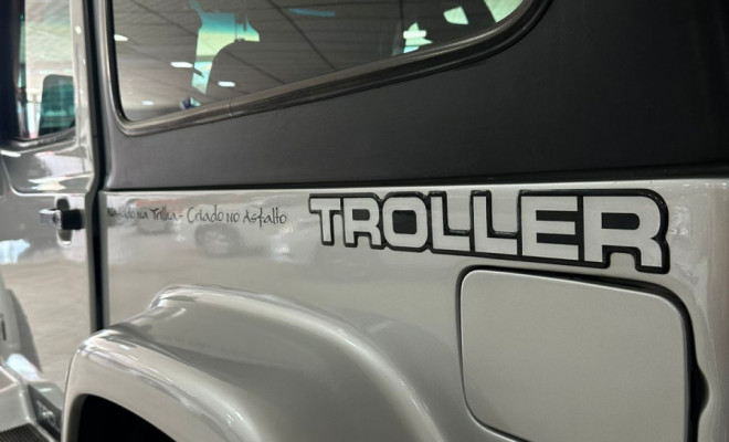 Troller T-4 4x4 2.8 TB Int. Cap. Rígida Diesel 2005 Diesel-4