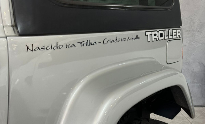 Troller T-4 4x4 2.8 TB Int. Cap. Rígida Diesel 2005 Diesel-5