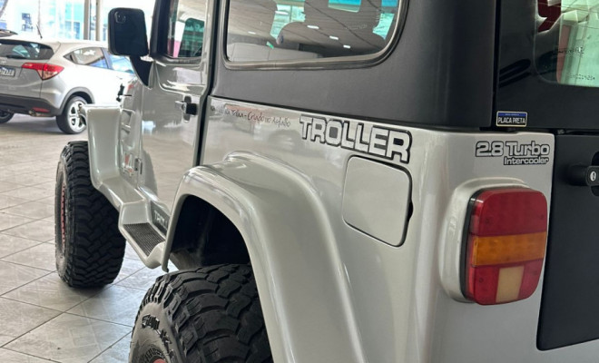 Troller T-4 4x4 2.8 TB Int. Cap. Rígida Diesel 2005 Diesel-2