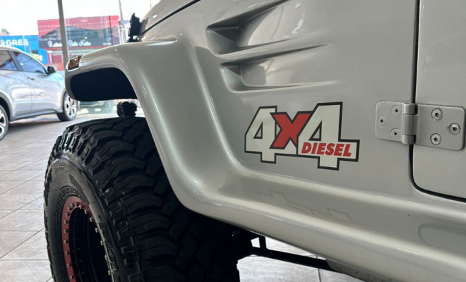 Troller T-4 4x4 2.8 TB Int. Cap. Rígida Diesel 2005 Diesel-7