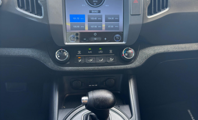 Sinta o poder e a sofisticação de um SUV de verdade: Kia Sportage LX 2.0 Automática 2014!-4