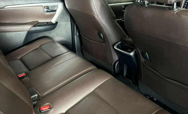 Toyota Hilux SW4 SRX 4x4 2.8 Diesel Aut. 2020-4