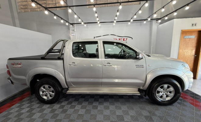 Toyota Hilux CD SRV D4-D 4x4 3.0 TDI Diesel Aut 2011 Diesel-4