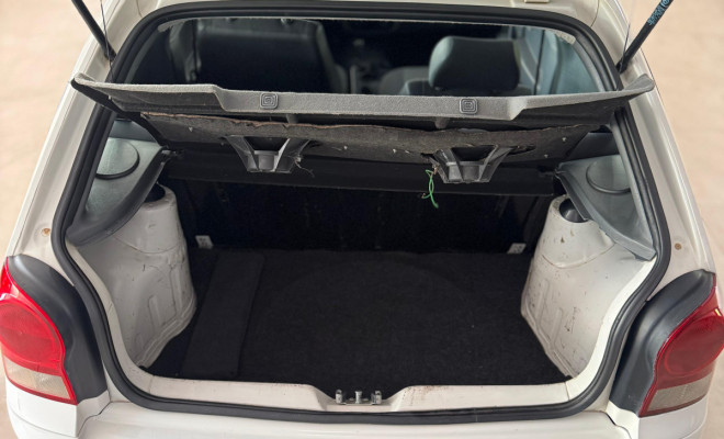 VW - VolksWagen Gol (novo) 1.0 Mi Total Flex 8V 2p 2013 Flex-4