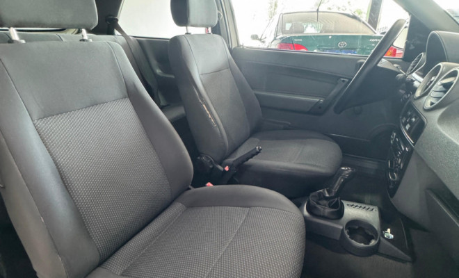 VW - VolksWagen Gol (novo) 1.0 Mi Total Flex 8V 2p 2013 Flex-15