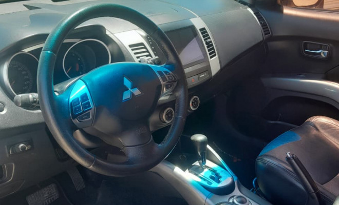 Mitsubishi OUTLANDER 3.0/ GT 3.0 V6 Aut. 2009 Gasolina-10