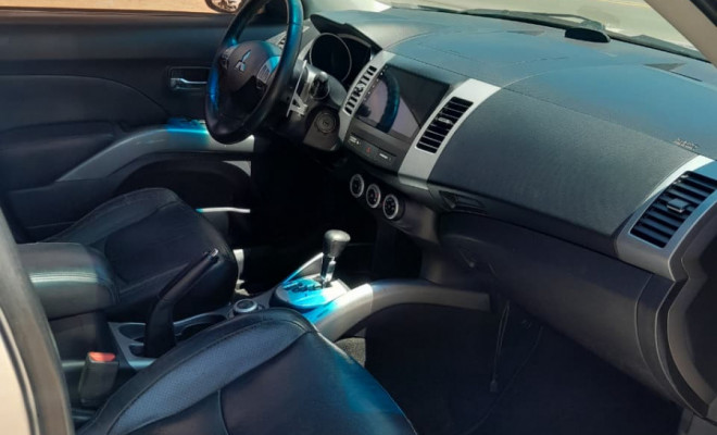 Mitsubishi OUTLANDER 3.0/ GT 3.0 V6 Aut. 2009 Gasolina-13