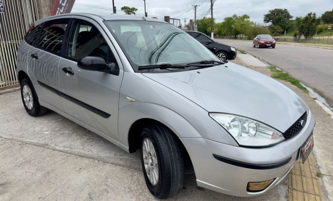 Ford Focus Hatch 1.6 8V Flex - 2008-0