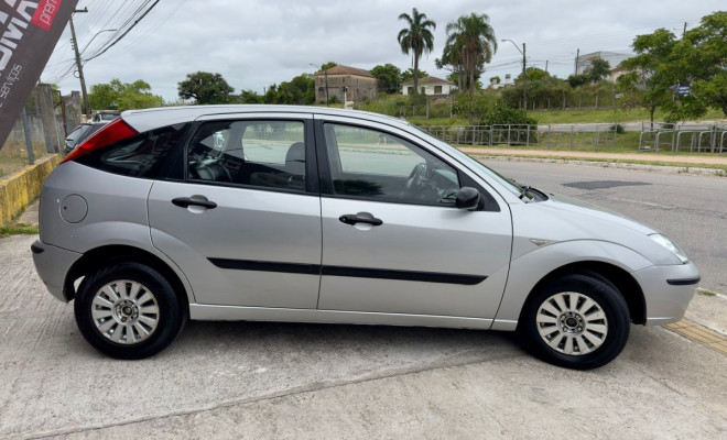 Ford Focus Hatch 1.6 8V Flex - 2008-1