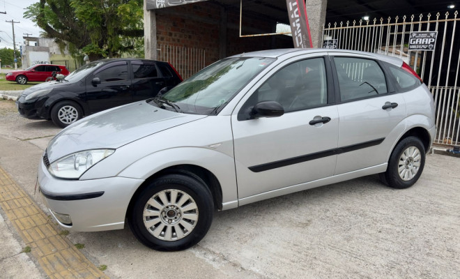 Ford Focus Hatch 1.6 8V Flex - 2008-4