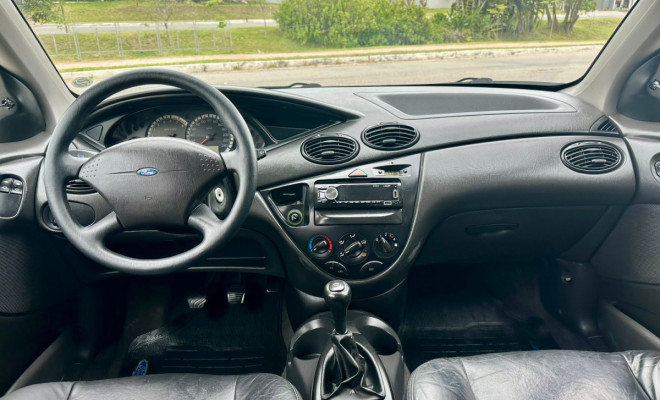 Ford Focus Hatch 1.6 8V Flex - 2008-9