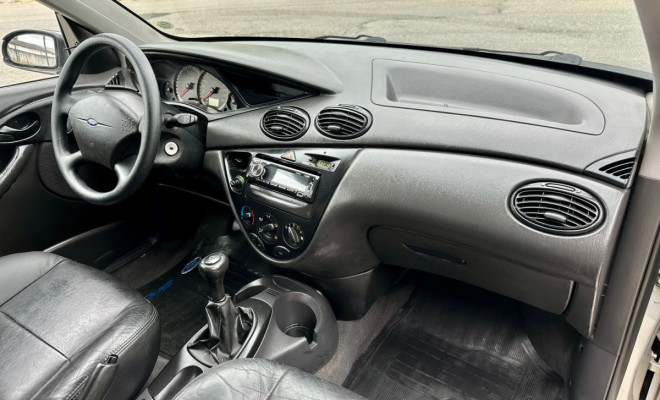 Ford Focus Hatch 1.6 8V Flex - 2008-7