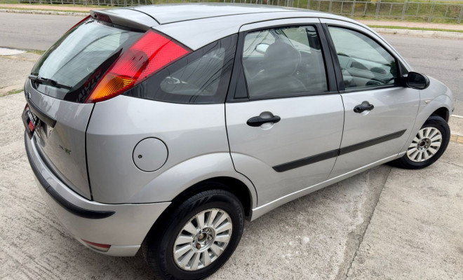 Ford Focus Hatch 1.6 8V Flex - 2008-2