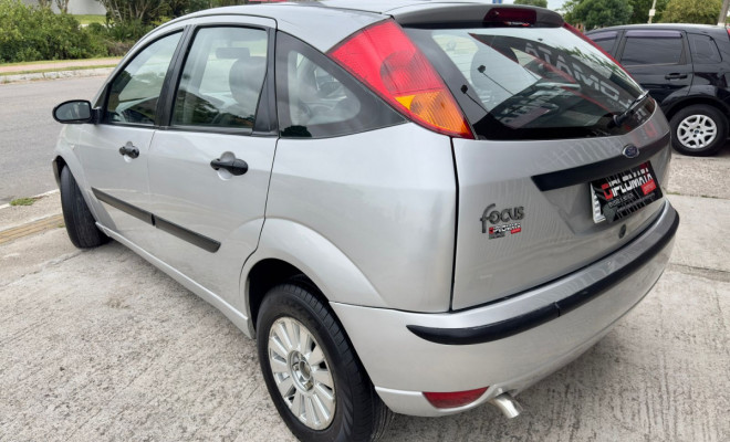 Ford Focus Hatch 1.6 8V Flex - 2008-3