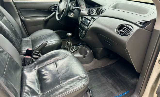 Ford Focus Hatch 1.6 8V Flex - 2008-6