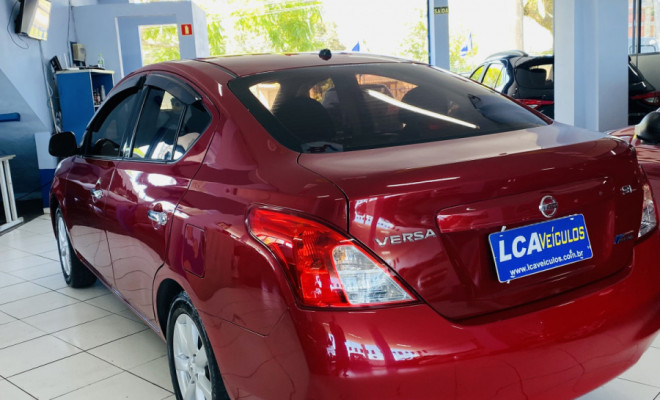 Nissan VERSA SL 1.6 16V Flex Fuel 4p Mec. 2014 Flex-3