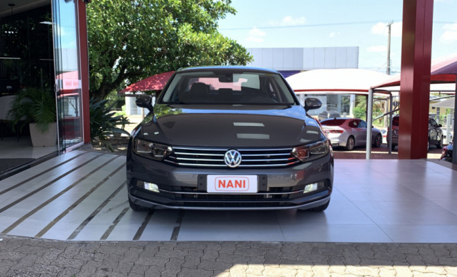VW - VolksWagen Passat Comfortline 2.0 TSI 220cv Tip. 2016 Gasolina-0