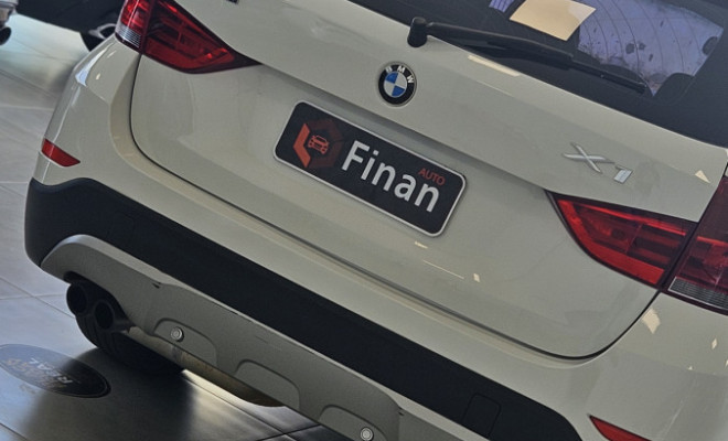 BMW X1 SDRIVE 20i X-Line 2.0 TB Active Flex 2015 Gasolina-16