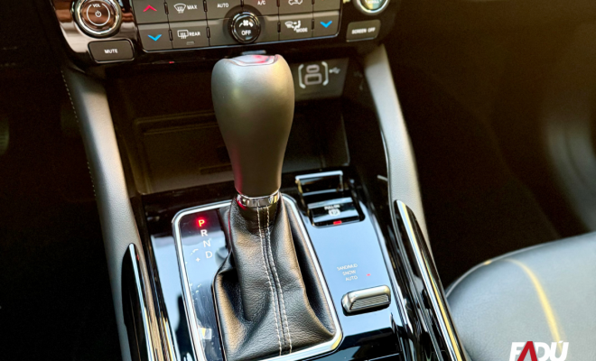 Jeep Commander Black Hurricane 2.0 4x4 TB Aut 2025 Gasolina-6