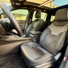 Jeep Commander Black Hurricane 2.0 4x4 TB Aut 2025 Gasolina-2